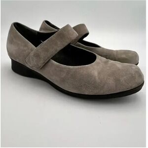 The Walking Company Abeo Ella Mary Jane Comfort‎ Shoe in Gray Suede Sz 7
